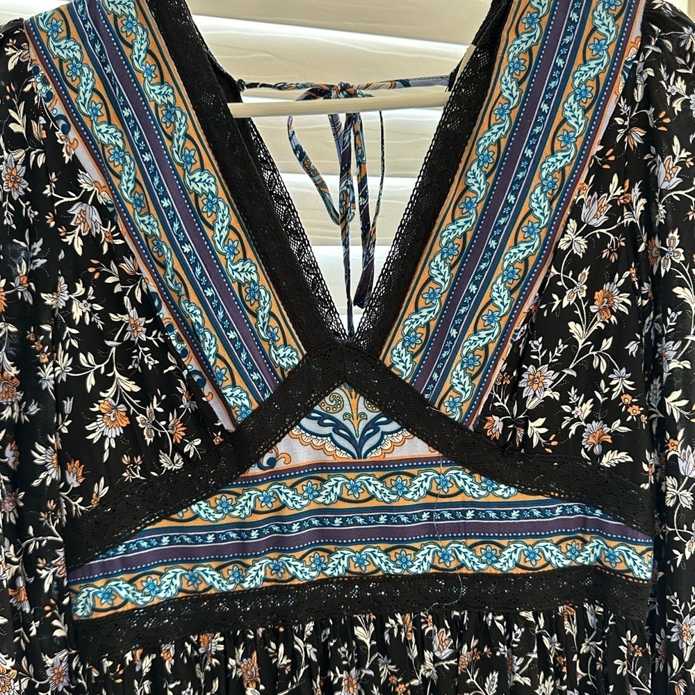 In Loom Floral Back Lace V-Neck Dress - Picture 2 of 7